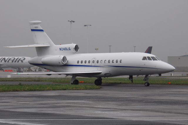 Dassault Falcon 900 (N240LG)