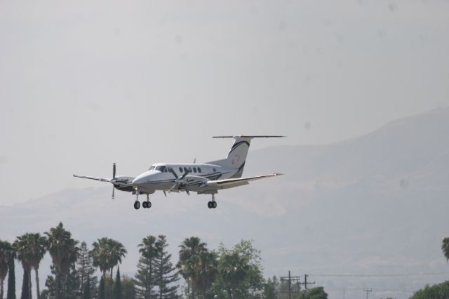 Beechcraft Super King Air 200 (N622KM)