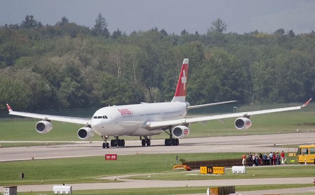 Airbus A340-300 (HB-JME)