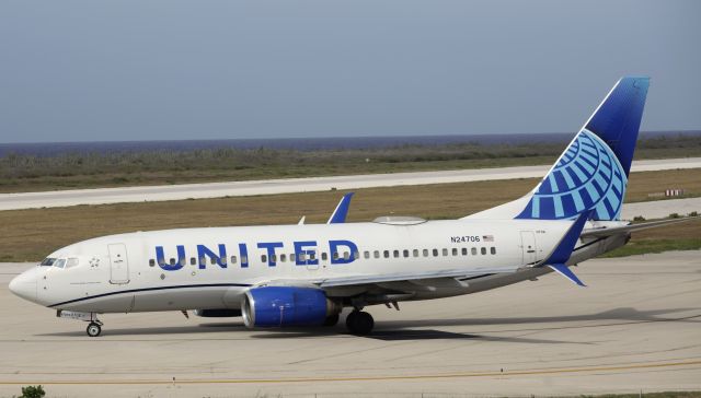 Boeing 737-700 (N24706)