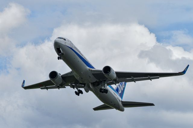 BOEING 767-300 (JA625A) - 2022.7.30br /NH26 ITM→HND