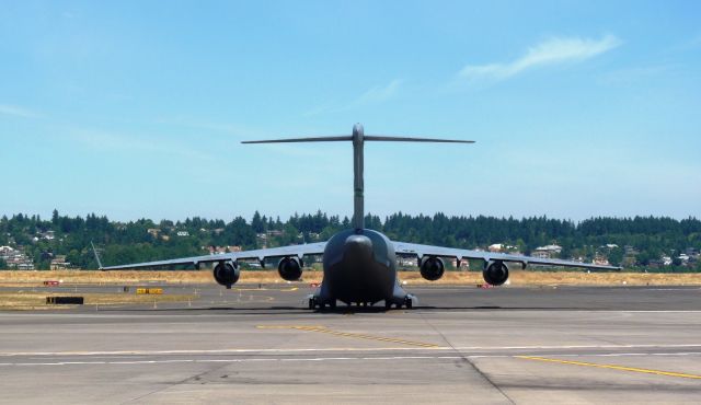 Boeing Globemaster III (N60003) - C17 taxiing to 10R. Does this picture make my butt look big?