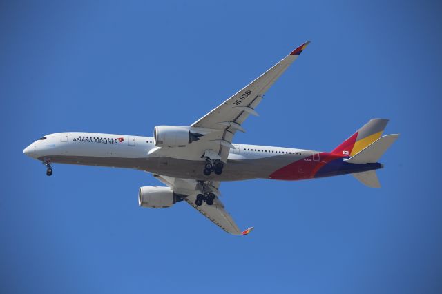 Airbus A350-900 (HL8361)