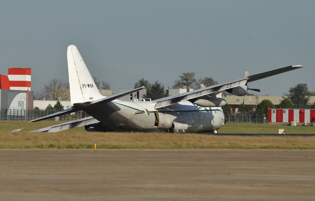 Lockheed C-130 Hercules (7T-WHA) - 7T-WHA/4997 C130 Algerian Air Force (crashed)    19/11/2010 LBG