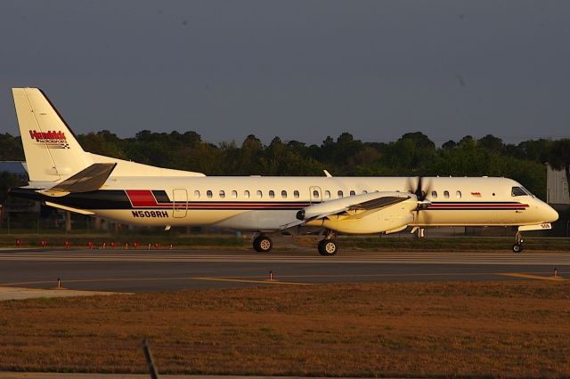 Saab 2000 (N508RH) - Departing 25R.