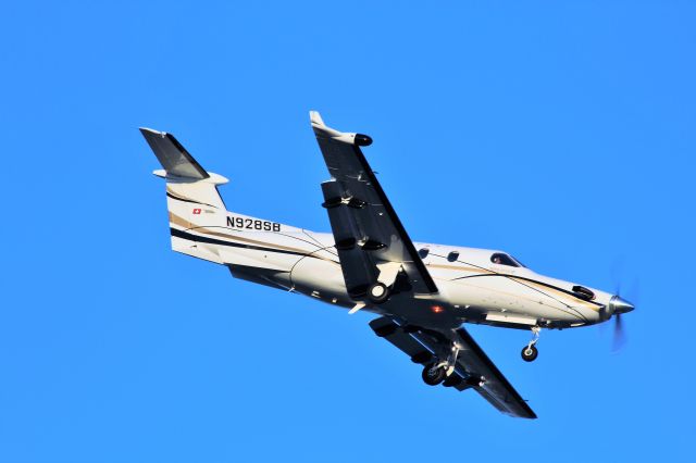 Pilatus PC-12 (N928SB) - Steep approach on to Runway 21 Appleton this week.