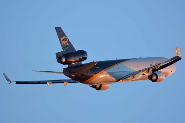 Boeing MD-11 (N253UP) - UPS McDonnell-Douglas MD-11F N253UP at Phoenix Sky Harbor on December 15, 2017.