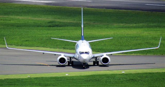 Boeing 737-700 (C-GRWS)