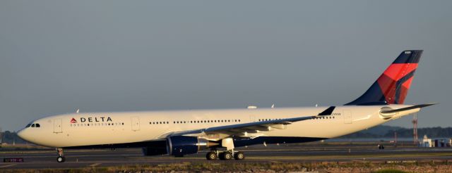 Airbus A330-300 (N829NW)