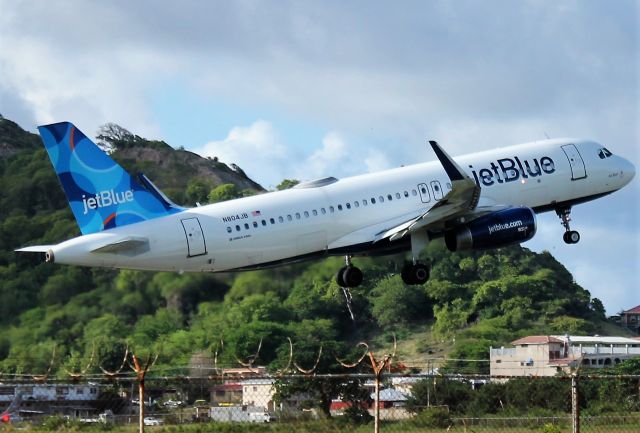 Airbus A320 (N804JB)