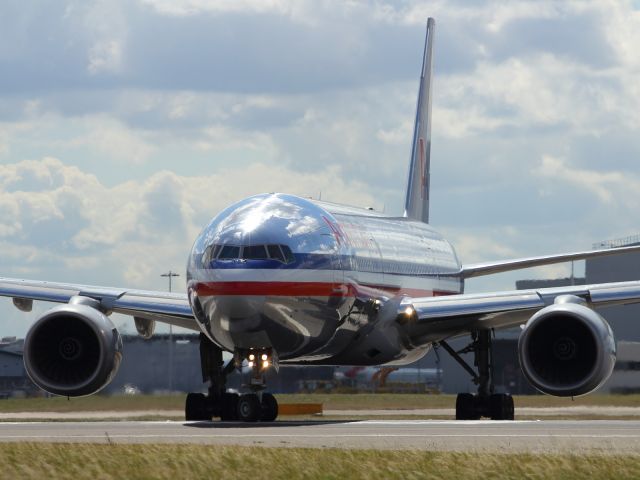 Boeing 777-200 (N787AL) - Acting like a giant mirror, this American Airlines B777-200ER reflects the enviroment around it as it lines up on runway 027R at LHR.