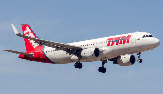 Airbus A320 (PR-TYH) - TAM8141 SCEL-SAME