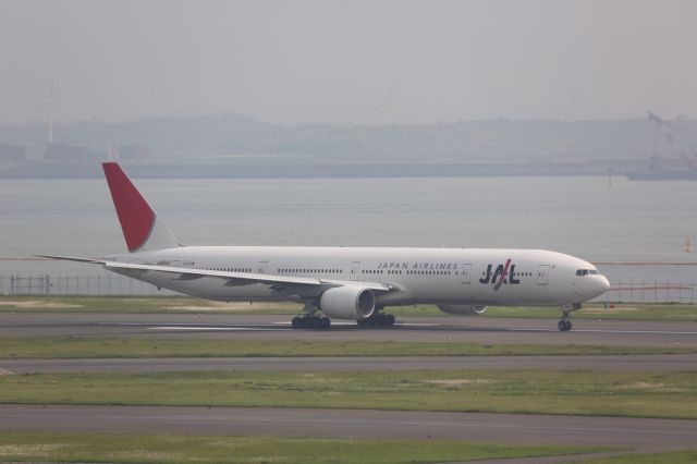BOEING 777-300 (JA8943)