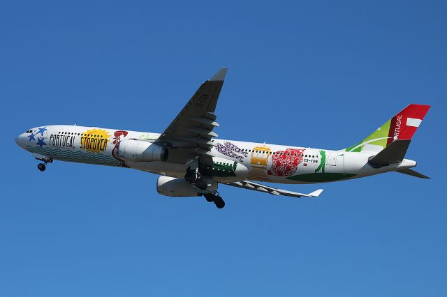 Airbus A330-300 (CS-TOW)