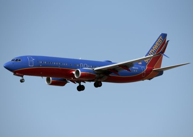 Boeing 737-800 (N8312C)