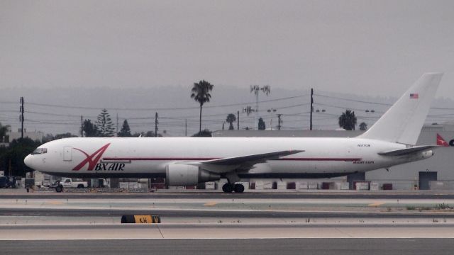 BOEING 767-300 (N317CM)