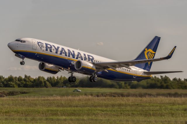 Boeing 737-800 (EI-EVE) - 17th September, 2022: Ireland based European low cost carrier taking off from Stansted - one of it's low cost hubs in England - for Bremen in Germany as Ryan Air flight FR 9509.