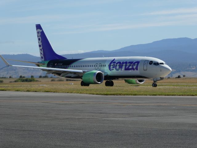 Boeing 737-700 (C-FLHI)