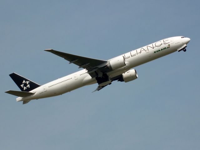 BOEING 777-300ER (B-16701)