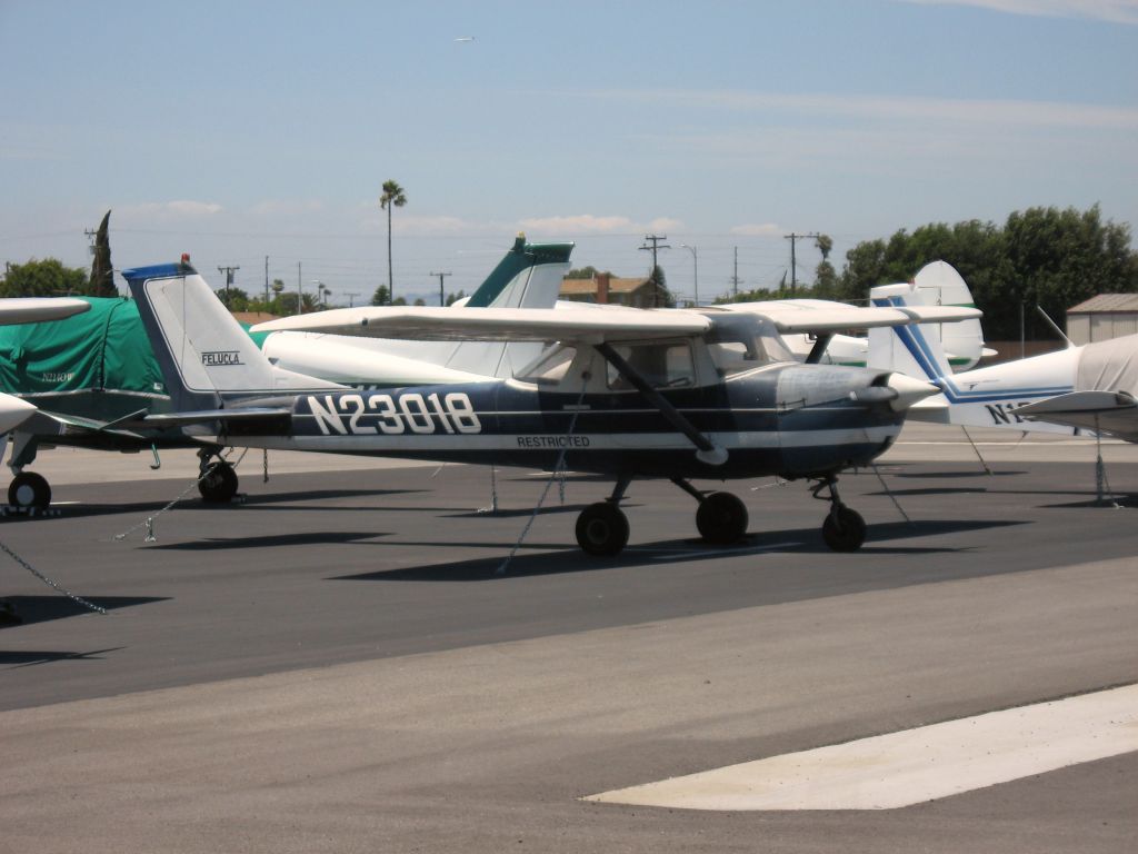 Cessna Commuter (N23018) - PARKED AT COMPTON