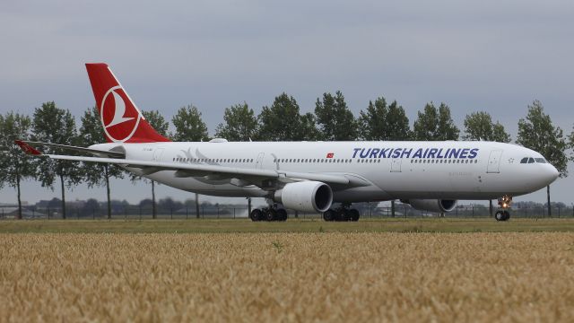 Airbus A330-300 (TC-LND)