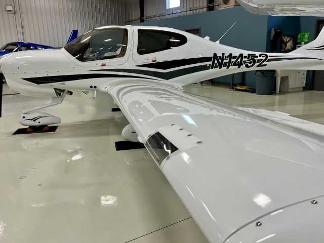 Learjet 60 (N1452) - Diamond DA40 NG