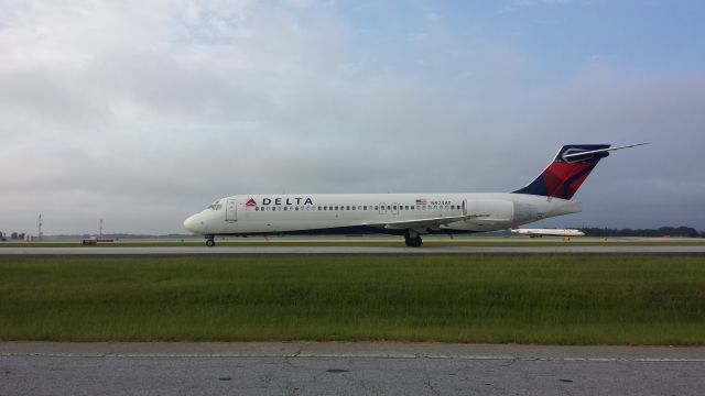 Boeing 717-200 (N924AT) - TAKEN FROM THE SOUTH TERMINAL CELL PHONE WAITING LOT