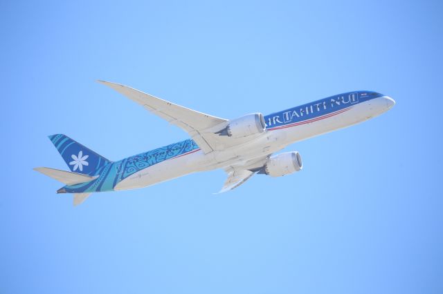 Boeing 787-9 Dreamliner (F-OMUA)