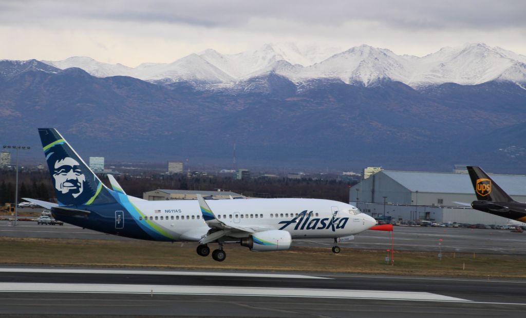 Boeing 737-700 (N611AS)