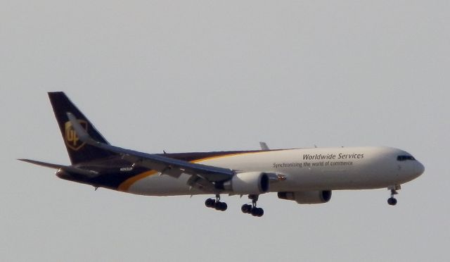 BOEING 767-300 (N355UP)