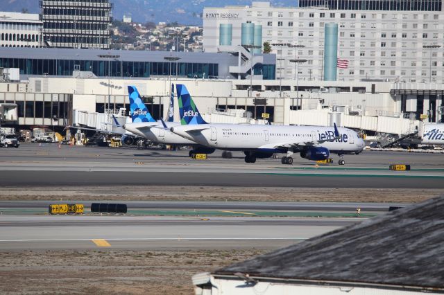 Airbus A321 (N929JB)