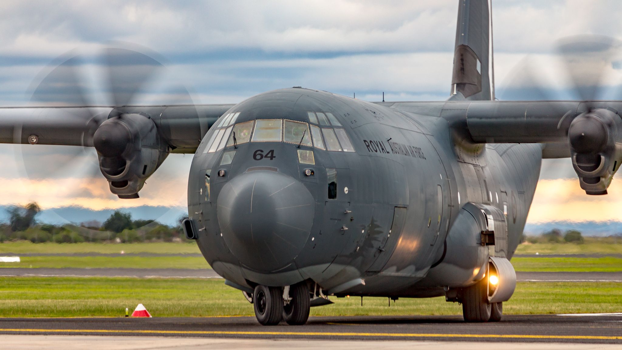 Lockheed C-130 Hercules —