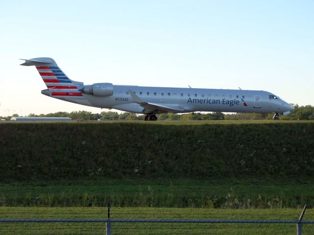 Canadair Regional Jet CRJ-700 (N533AE)