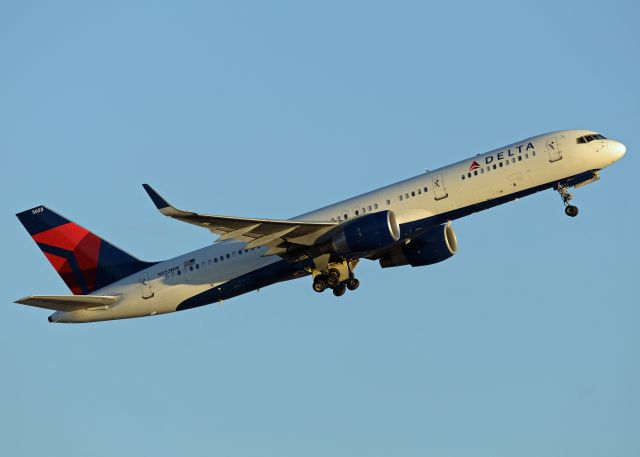 Boeing 757-200 (N553NW)