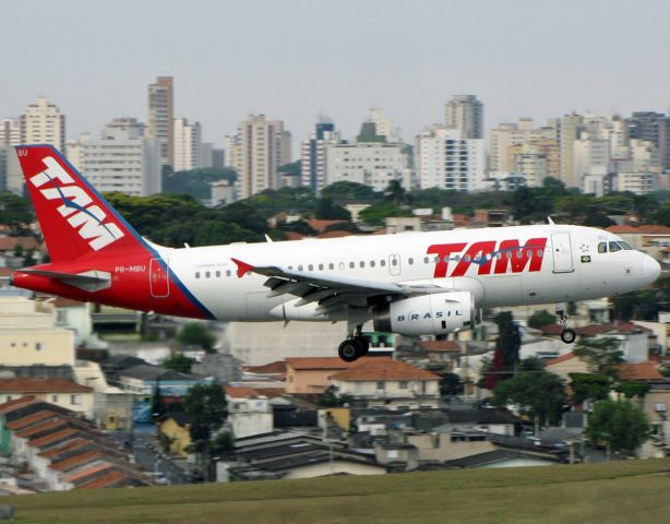 Airbus A319 (PR-MBU) - Airbus A319-132 (CN 3588) TAM Linhas Aéreas - Fab: 2008 / Ex: D-AVYG  - Aeroporto de Congonhas/São Paulo (CGH/SBSP) , Brazil
