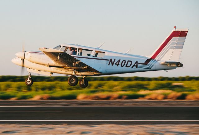 Piper PA-30 Twin Comanche (N40DA)