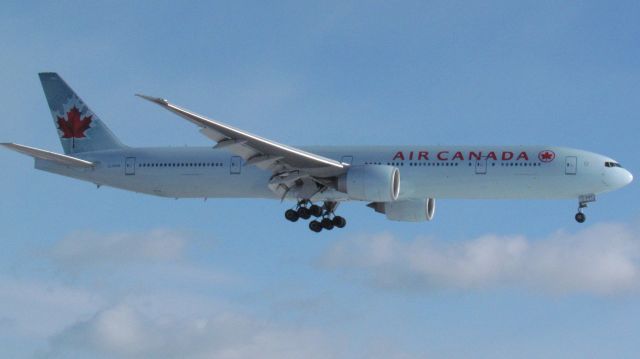 Boeing 777-200 (C-FIVR)