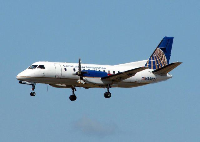 Saab 340 (N352CJ) - Arriving from Houston.