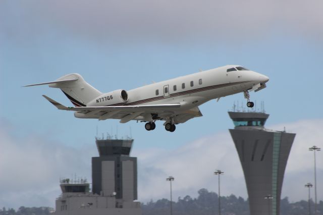 Canadair Challenger 350 (N777QS)