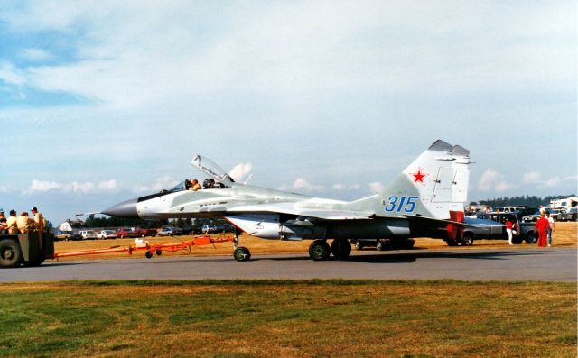 — — - Mig 29