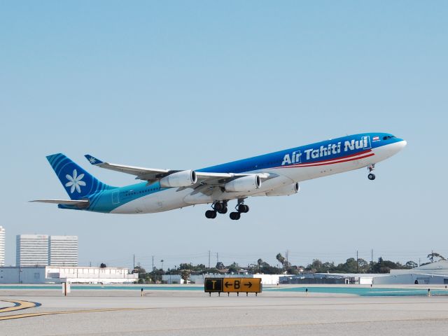 — — - Air Tahiti Nui A330 takes off from LAX