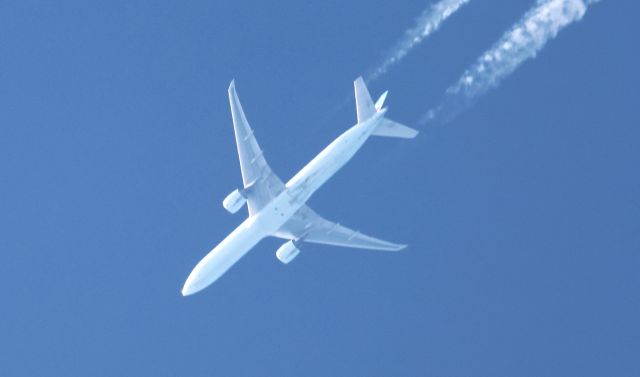 Boeing 777-200 (C-FIVM) - C-FIVM Boeing B-777-333 ER Air Canada ACA881 de Zurich ZRH vers Toronto YYZ Altitude 10973 Mètres Vitesse 848 Km/H Survolant la ville de Lavaltrie QC. le 01-10-2023 à 15:28