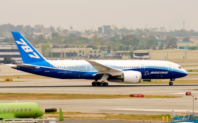 Boeing 787-8 (N787BX)