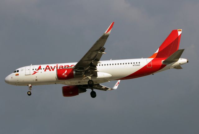 Airbus A320 (N724AV) - Avianca / Airbus A320-214 - MSN 6153 / N724AV / MMMX 06/2019