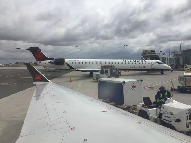 Canadair Regional Jet CRJ-900 (C-GJUZ)