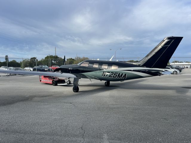 Piper Malibu Mirage (N725MA)