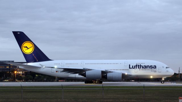 Airbus A380-800 (D-AIMJ)