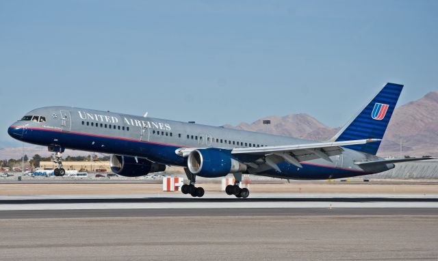 Boeing 757-200 (N575UA)