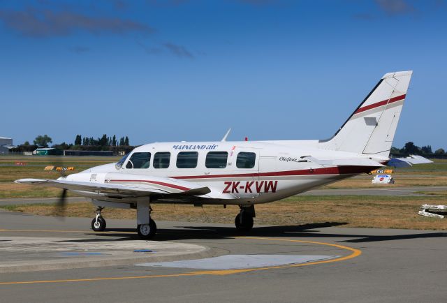 Piper Navajo (ZK-KVW)