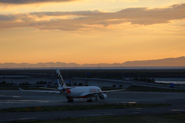 Airbus A330-200 (VH-EBC)